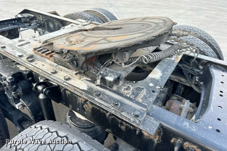 image for item DV1902 2015 Kenworth T680 semi truck