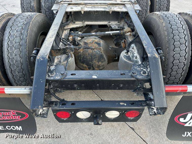 image for item DV1902 2015 Kenworth T680 semi truck