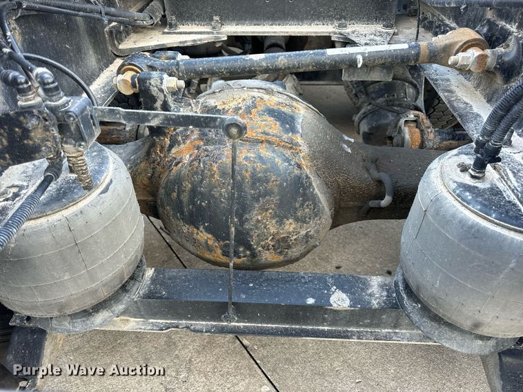 image for item DV1902 2015 Kenworth T680 semi truck