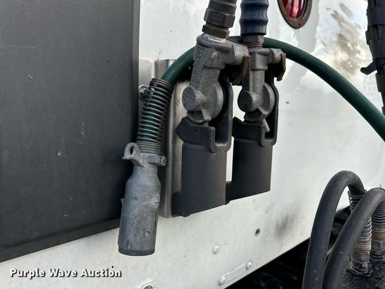 image for item DV1902 2015 Kenworth T680 semi truck