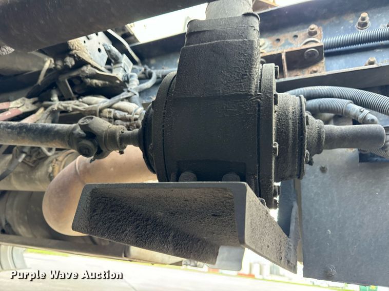 image for item DV1902 2015 Kenworth T680 semi truck