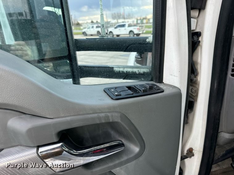 image for item DV1902 2015 Kenworth T680 semi truck