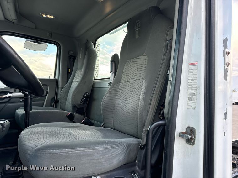 image for item DV1902 2015 Kenworth T680 semi truck