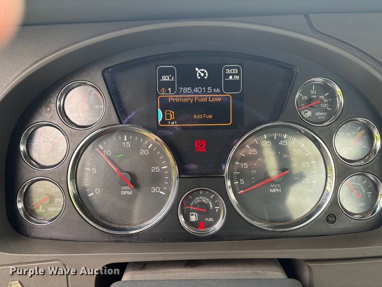 image for item DV1902 2015 Kenworth T680 semi truck