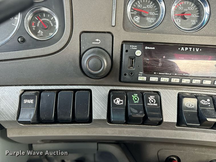 image for item DV1902 2015 Kenworth T680 semi truck