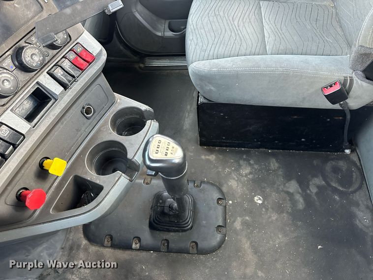 image for item DV1902 2015 Kenworth T680 semi truck