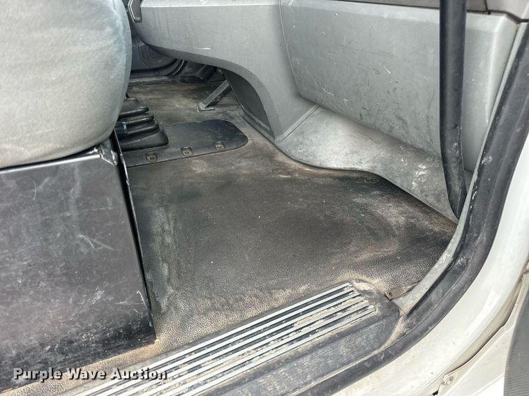 image for item DV1902 2015 Kenworth T680 semi truck