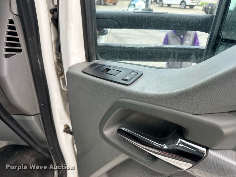 image for item DV1902 2015 Kenworth T680 semi truck