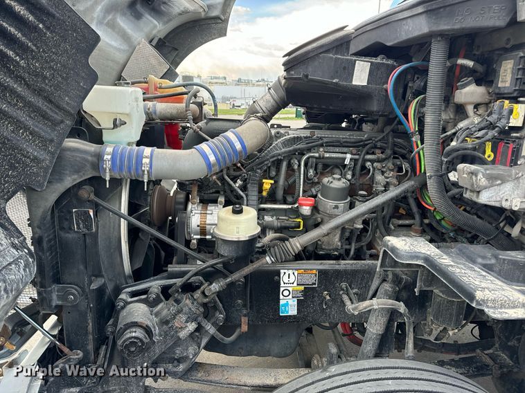 image for item DV1902 2015 Kenworth T680 semi truck