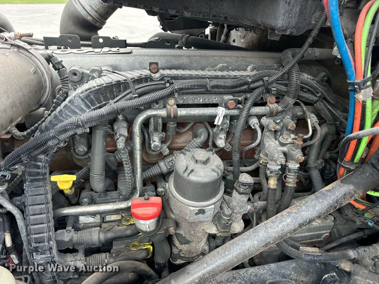 image for item DV1902 2015 Kenworth T680 semi truck