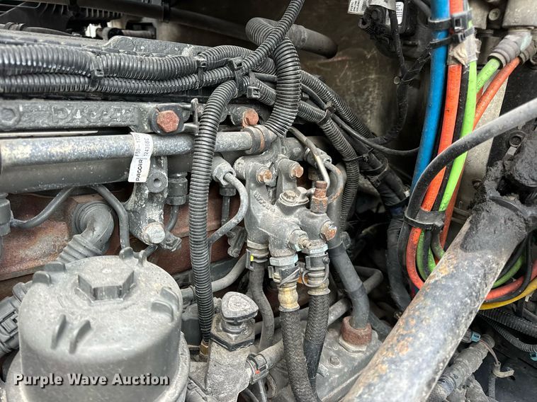 image for item DV1902 2015 Kenworth T680 semi truck