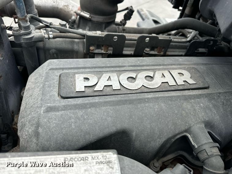 image for item DV1902 2015 Kenworth T680 semi truck