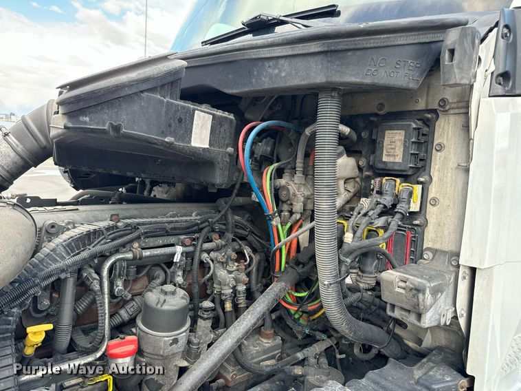 image for item DV1902 2015 Kenworth T680 semi truck