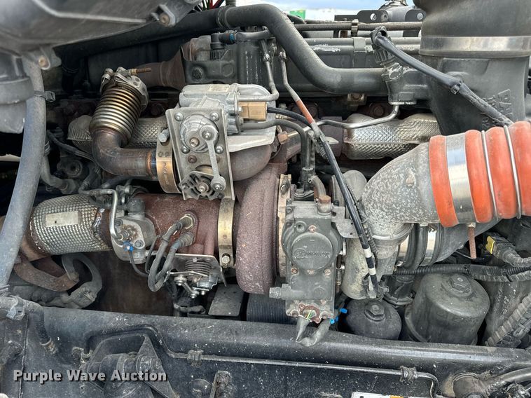 image for item DV1902 2015 Kenworth T680 semi truck