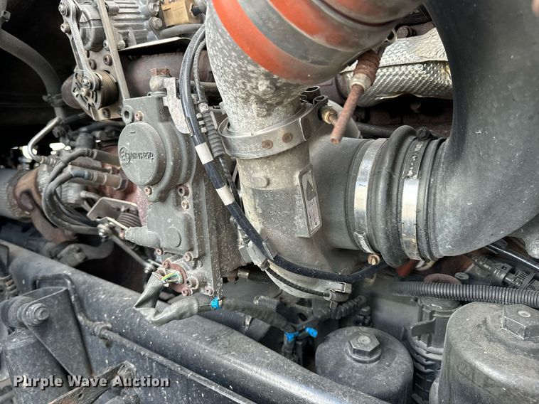 image for item DV1902 2015 Kenworth T680 semi truck