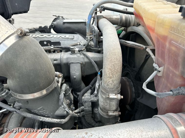 image for item DV1902 2015 Kenworth T680 semi truck