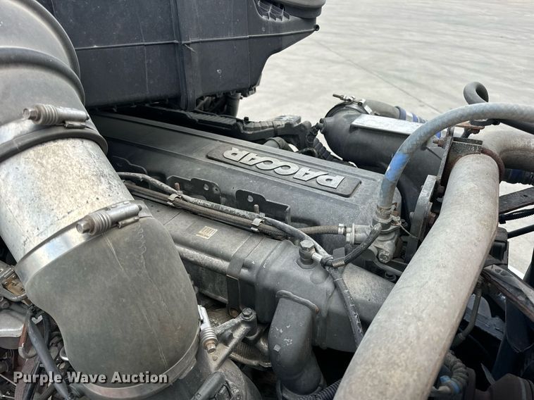 image for item DV1902 2015 Kenworth T680 semi truck