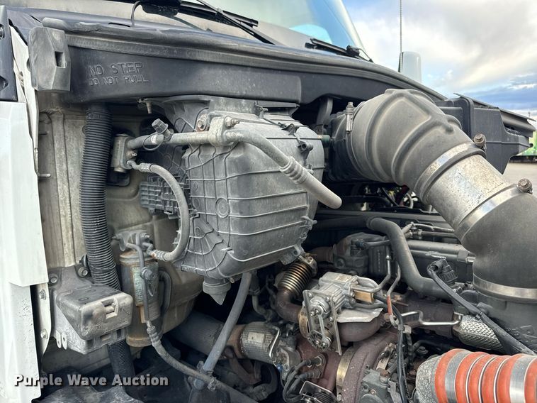 image for item DV1902 2015 Kenworth T680 semi truck