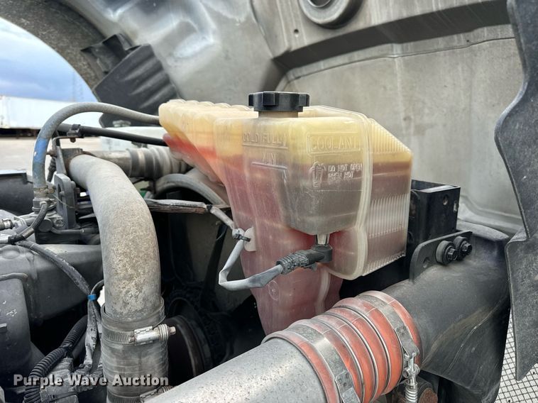 image for item DV1902 2015 Kenworth T680 semi truck