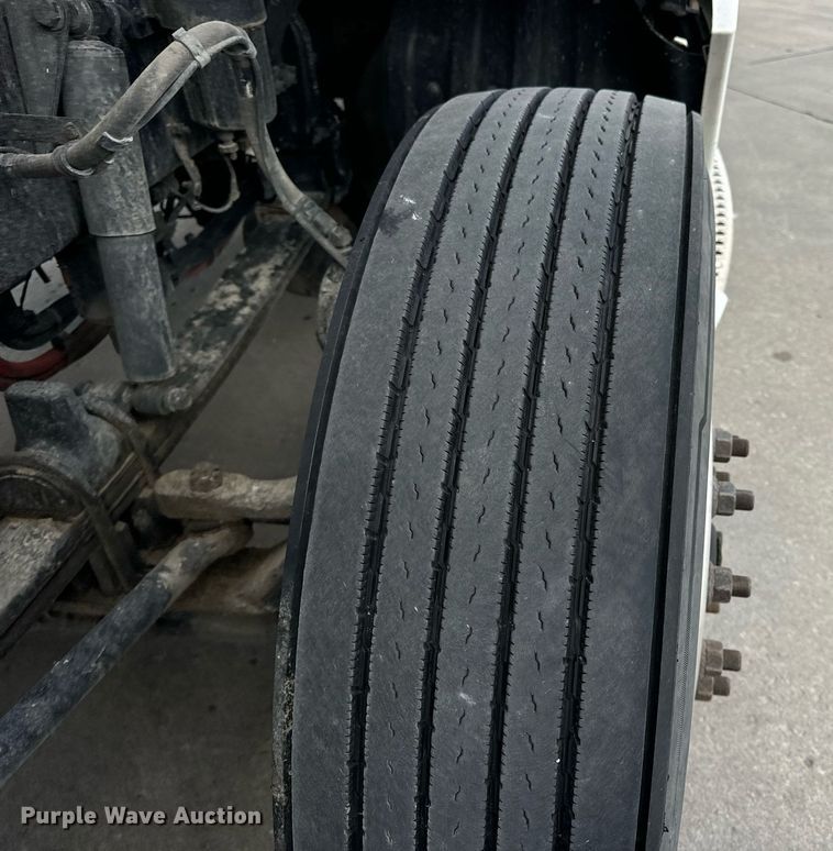 image for item DV1902 2015 Kenworth T680 semi truck