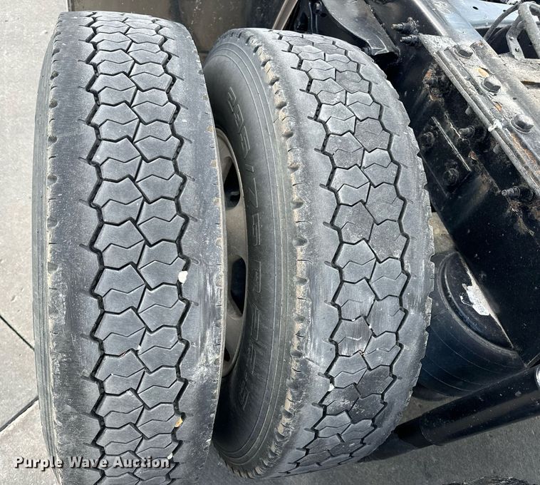 image for item DV1902 2015 Kenworth T680 semi truck