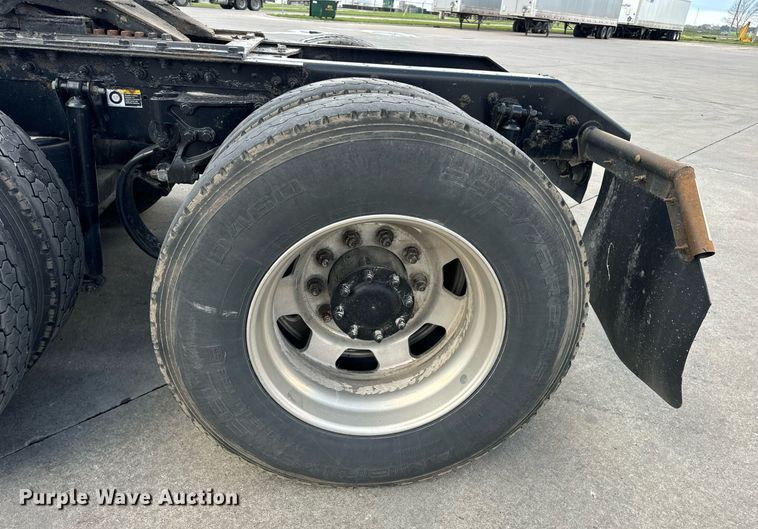 image for item DV1902 2015 Kenworth T680 semi truck