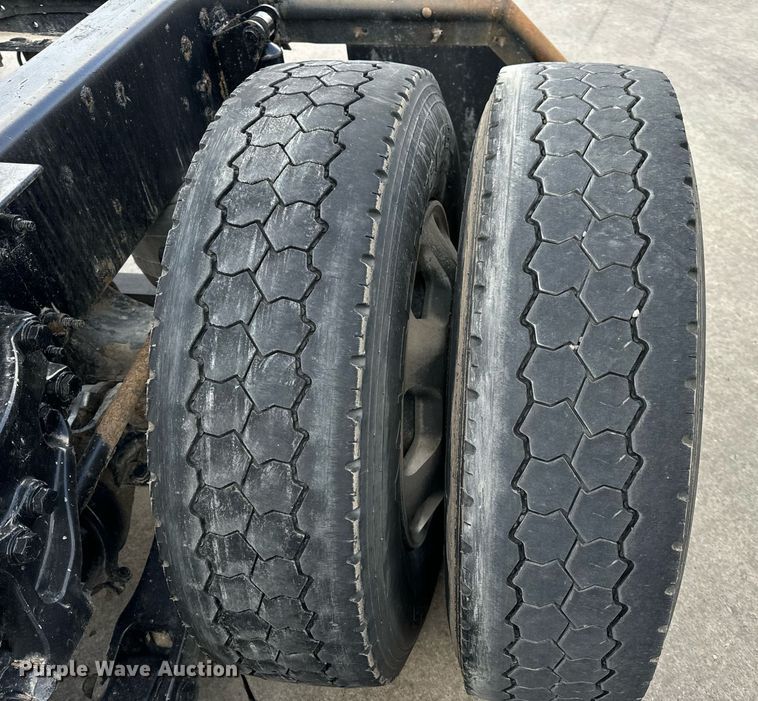 image for item DV1902 2015 Kenworth T680 semi truck