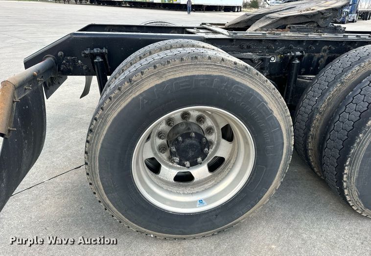 image for item DV1902 2015 Kenworth T680 semi truck