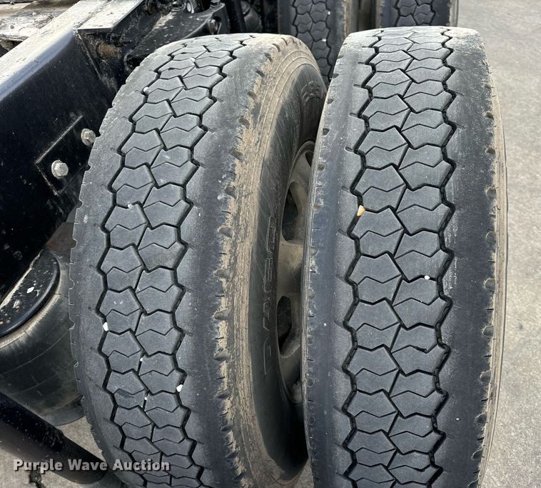 image for item DV1902 2015 Kenworth T680 semi truck