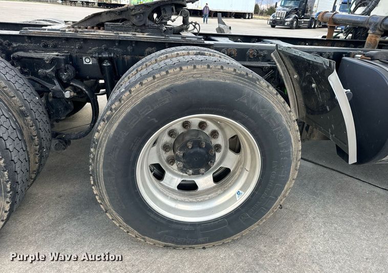 image for item DV1902 2015 Kenworth T680 semi truck