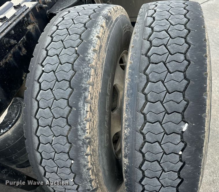 image for item DV1902 2015 Kenworth T680 semi truck