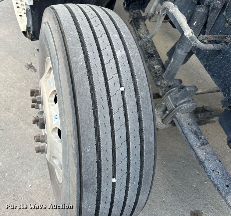 image for item DV1902 2015 Kenworth T680 semi truck