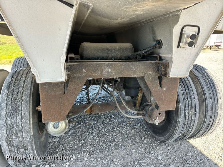 image for item DV1919 2005 Everlite end dump trailer