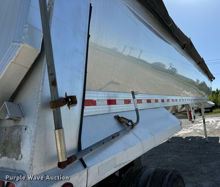 image for item DV1919 2005 Everlite end dump trailer