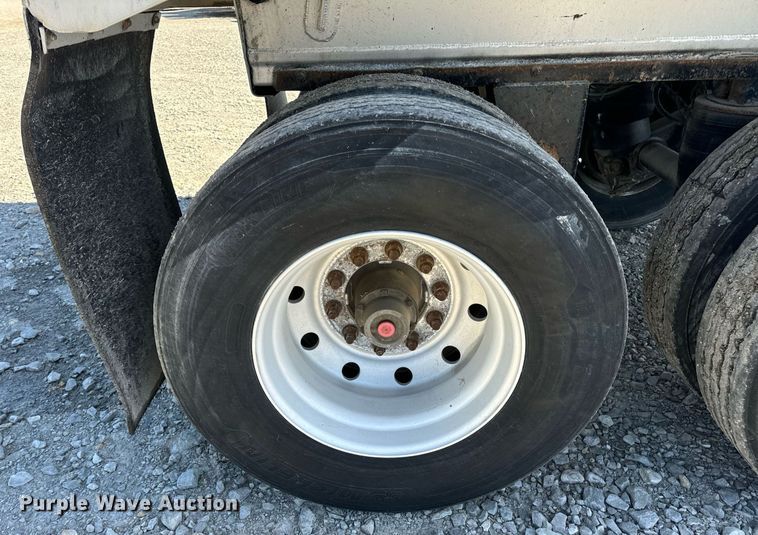 image for item DV1919 2005 Everlite end dump trailer