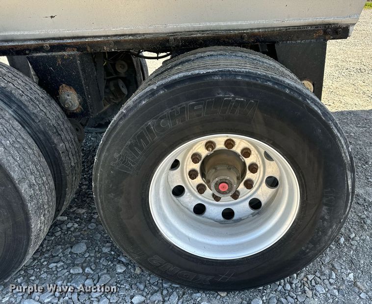 image for item DV1919 2005 Everlite end dump trailer