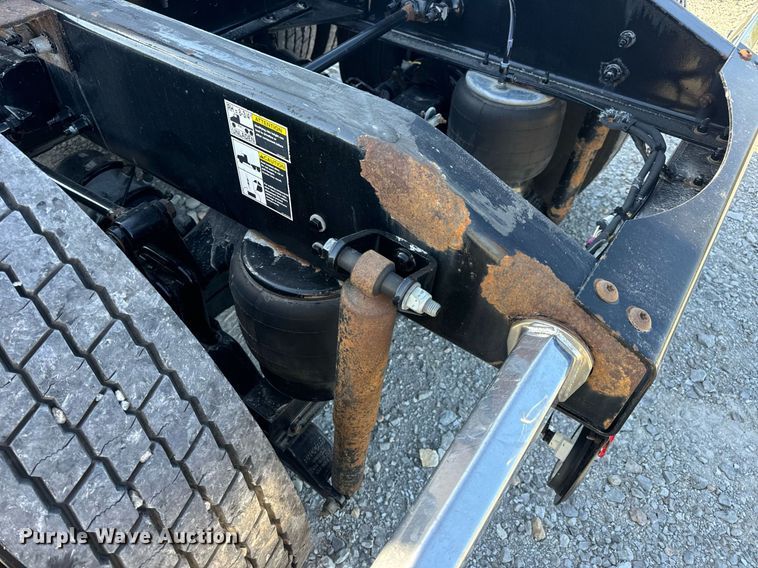 image for item DV1921 2018 Peterbilt 579 semi truck