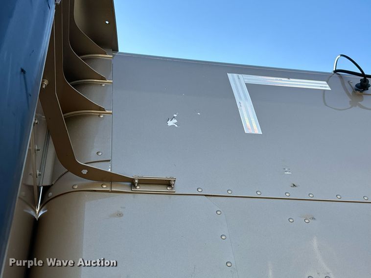 image for item DV1921 2018 Peterbilt 579 semi truck