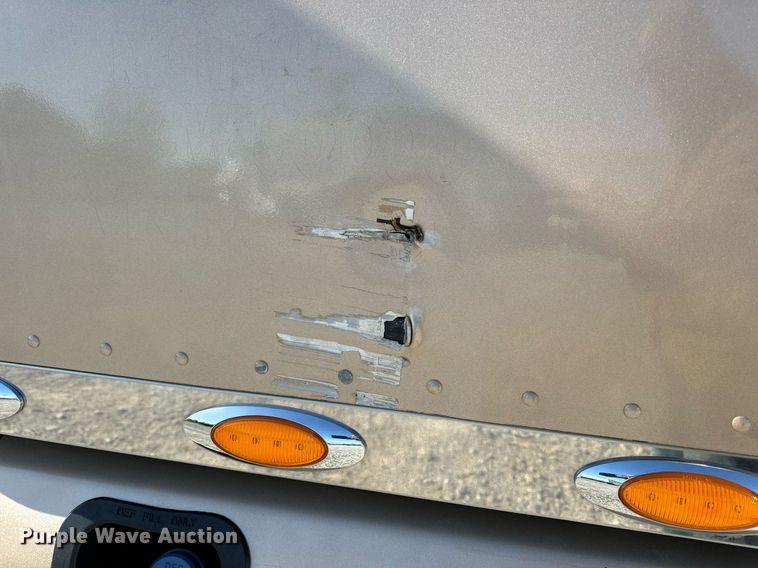 image for item DV1921 2018 Peterbilt 579 semi truck