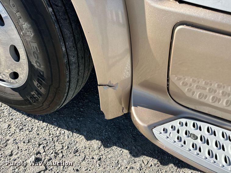 image for item DV1921 2018 Peterbilt 579 semi truck