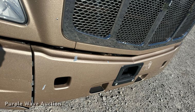 image for item DV1921 2018 Peterbilt 579 semi truck