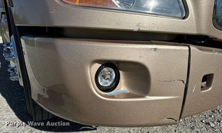 image for item DV1921 2018 Peterbilt 579 semi truck