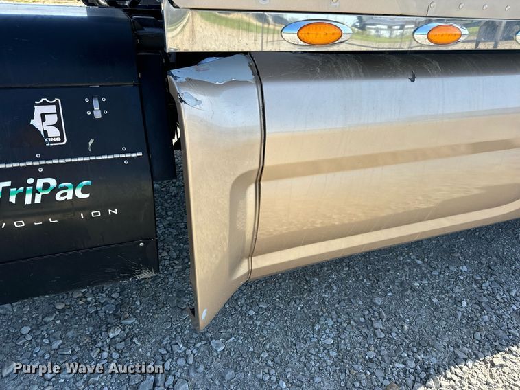 image for item DV1921 2018 Peterbilt 579 semi truck