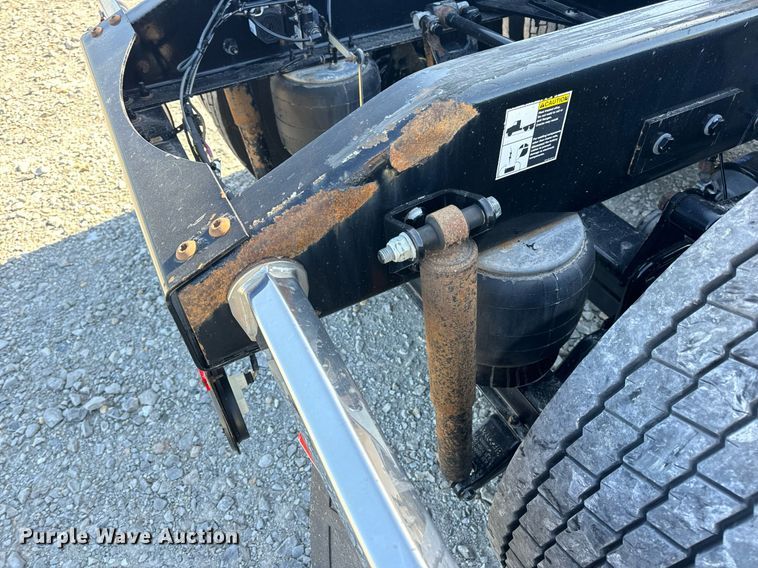 image for item DV1921 2018 Peterbilt 579 semi truck