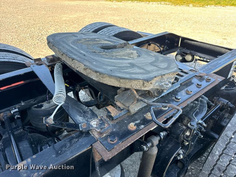 image for item DV1921 2018 Peterbilt 579 semi truck