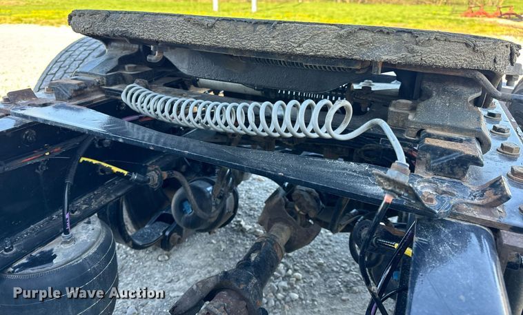 image for item DV1921 2018 Peterbilt 579 semi truck