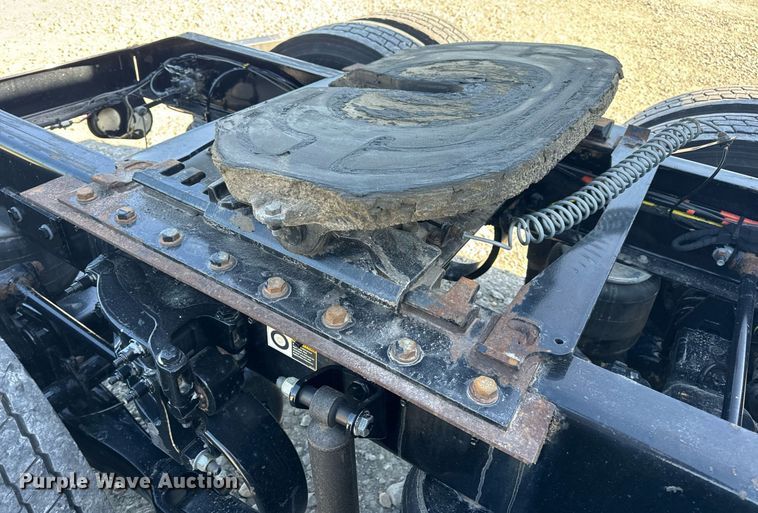 image for item DV1921 2018 Peterbilt 579 semi truck