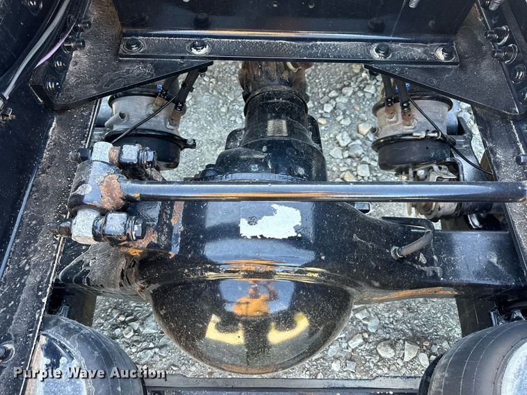 image for item DV1921 2018 Peterbilt 579 semi truck