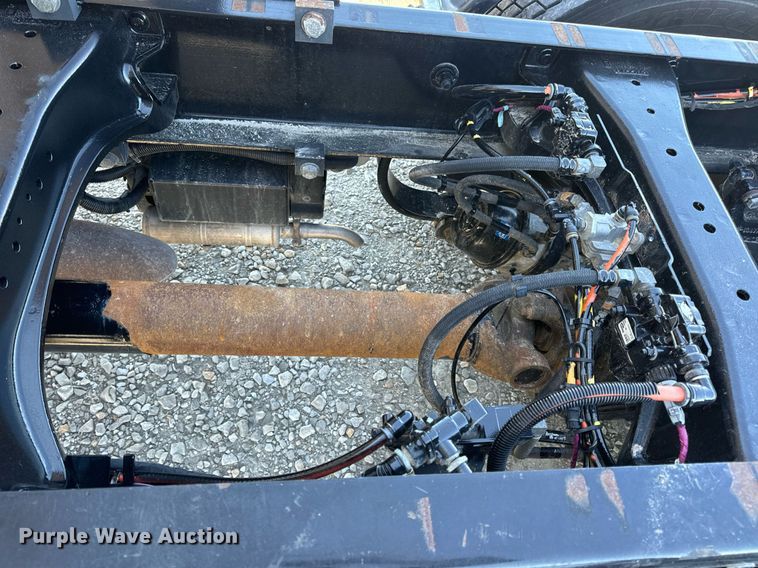 image for item DV1921 2018 Peterbilt 579 semi truck