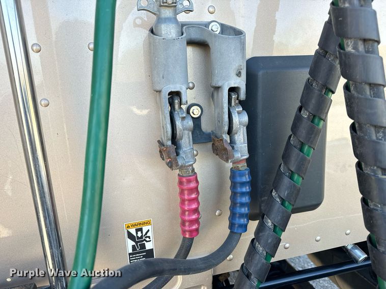 image for item DV1921 2018 Peterbilt 579 semi truck